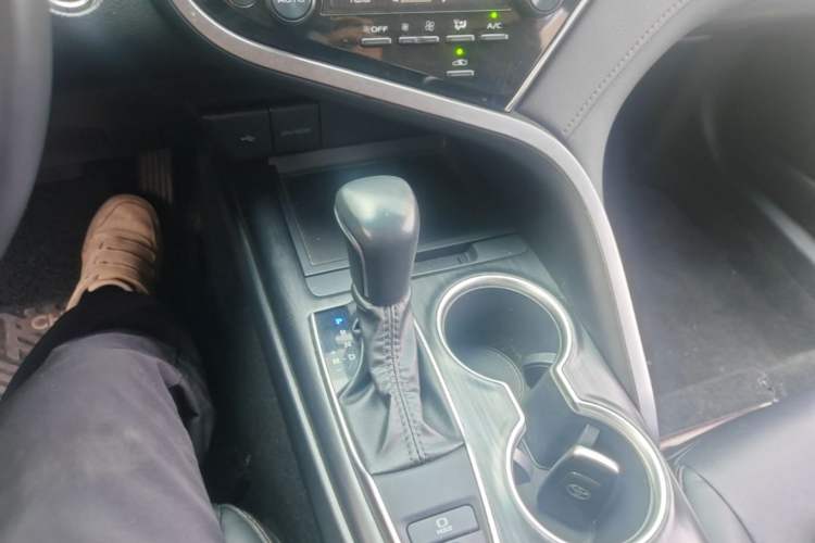Used Toyota Camry 2021 2.0G Luxury Edition Gear Lever