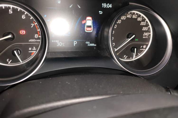 Used Toyota Camry 2021 2.0G Luxury Edition Odometer Close Up