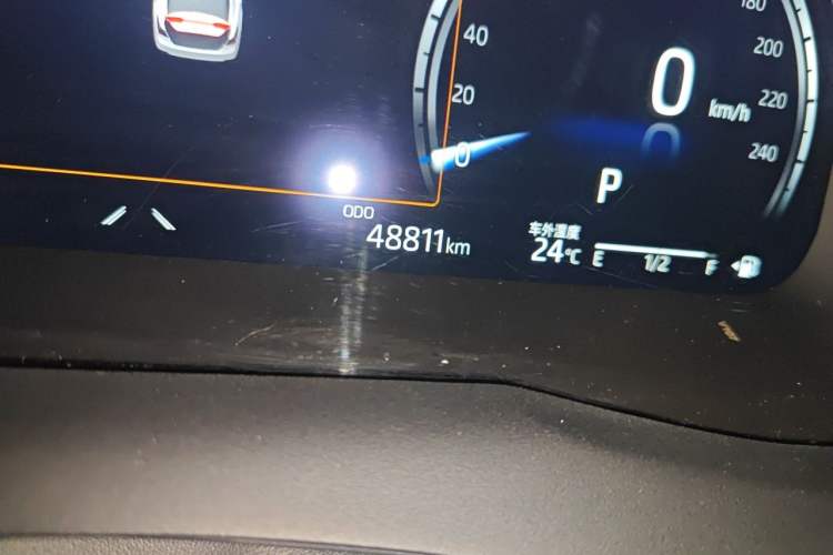 Used Toyota Camry 2021 2.5G Luxury Edition Odometer Close Up