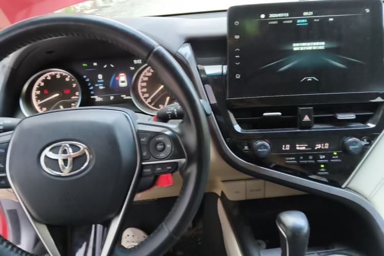 Used Toyota Camry 2021 2.0G Luxury Edition Center Console