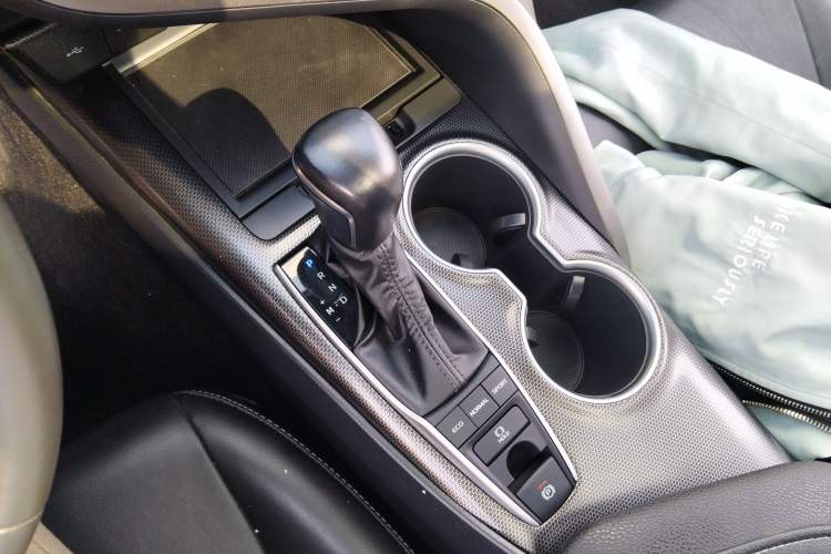 Used Toyota Camry 2021 2.0S FENGSHANG Edition Gear Lever