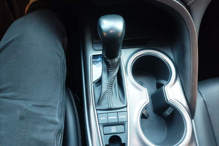 Used Toyota Camry 2021 2.0S FENGSHANG Edition Gear Lever