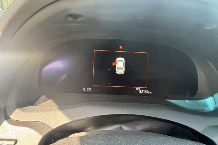 Used Toyota Camry 2021 2.5S Fēngshàng Edition Odometer Close Up