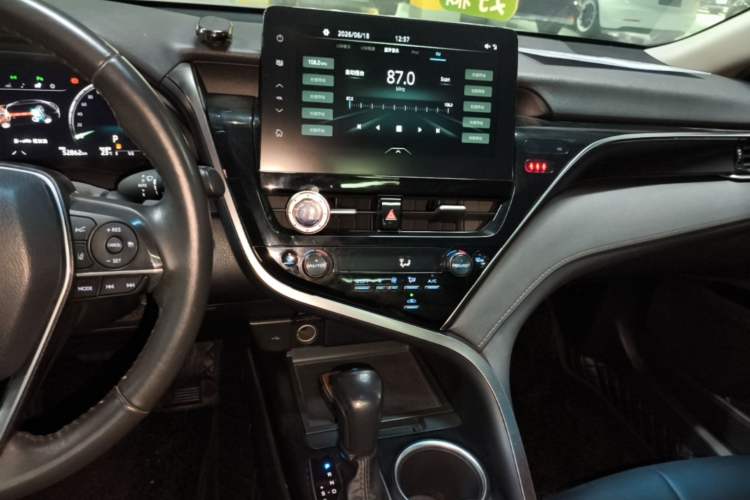 Used Toyota Camry 2021 Dual-Motor 2.5HG Luxury Edition Audio And AC Panel