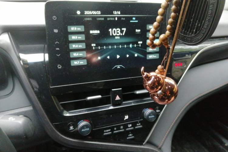 Used Toyota Camry 2021 Dual-Motor 2.5HG Luxury Edition Audio And AC Panel