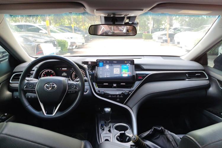 Used Toyota Camry 2021 2.0G Luxury Edition Center Console