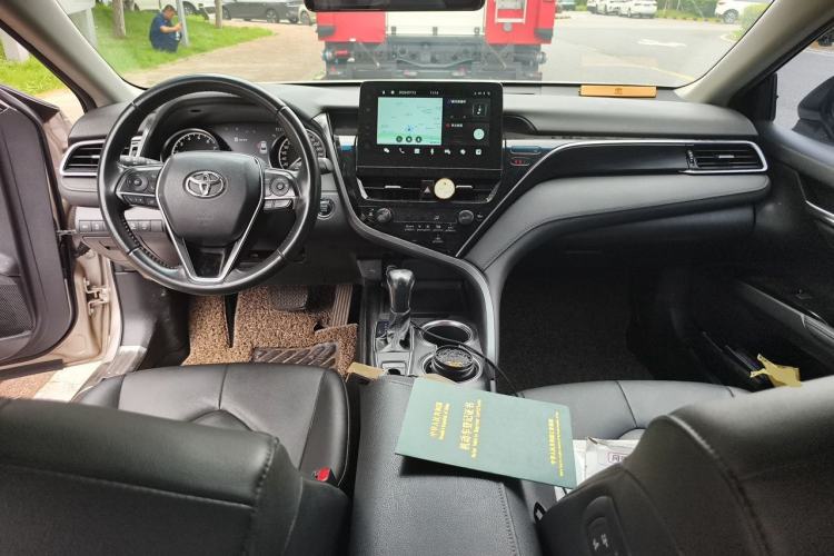 Used Toyota Camry 2021 2.0G Luxury Edition Center Console