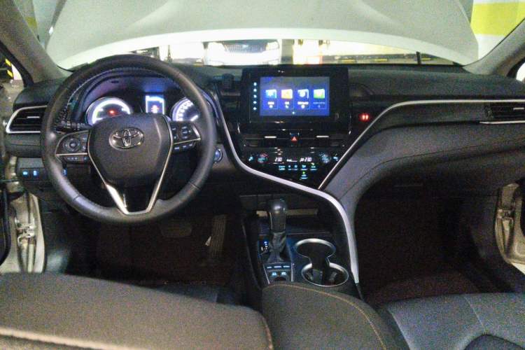 Used Toyota Camry 2021 Dual-Motor 2.5 HGVP Leading Edition Center Console