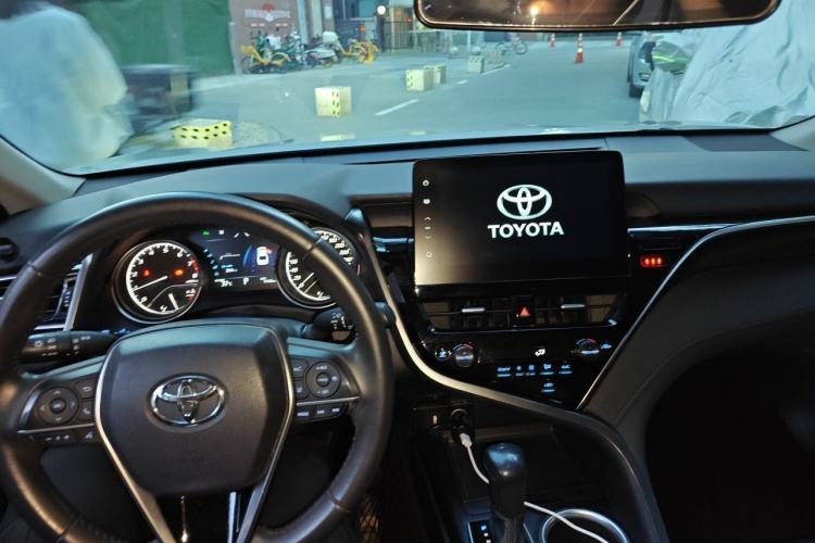 Used Toyota Camry 2021 2.0G Luxury Edition Center Console