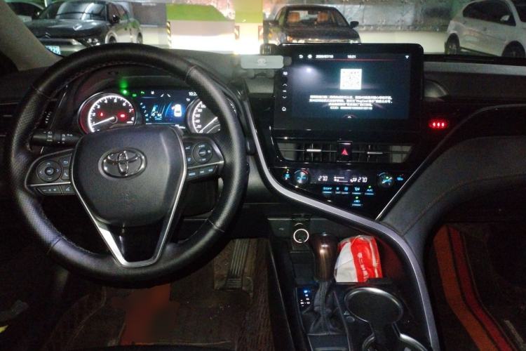 Used Toyota Camry 2021 2.0G Luxury Edition Center Console