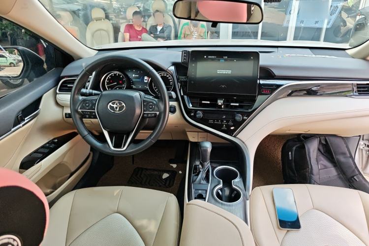 Used Toyota Camry 2021 2.0G Luxury Edition Center Console