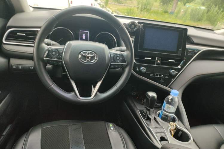Used Toyota Camry 2021 Dual-Motor 2.5 HGVP Leading Edition Center Console