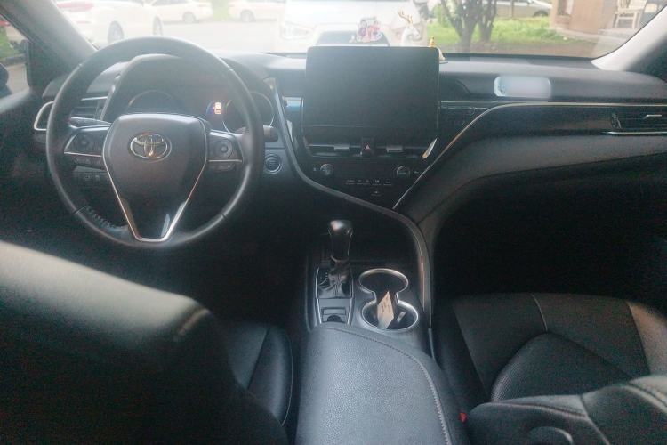 Used Toyota Camry 2021 2.0G Luxury Edition Center Console