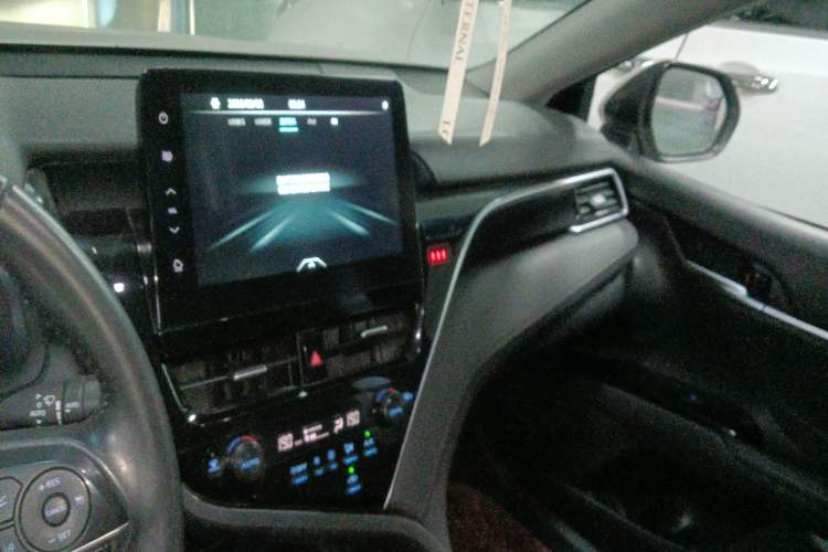 Used Toyota Camry 2021 2.5G Luxury Edition Center Console