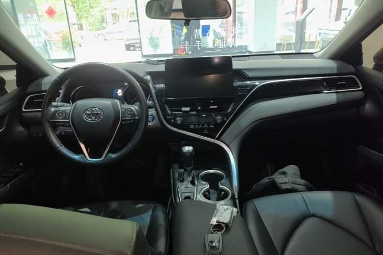 Used Toyota Camry 2021 2.0G Luxury Edition Center Console
