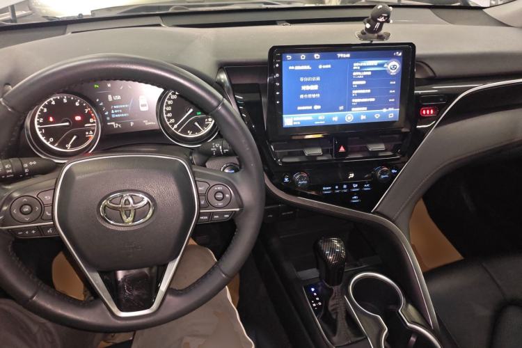Used Toyota Camry 2021 2.0G Luxury Edition Center Console