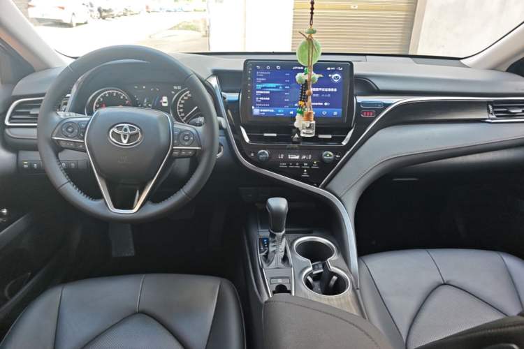 Used Toyota Camry 2021 2.0G Luxury Edition Center Console