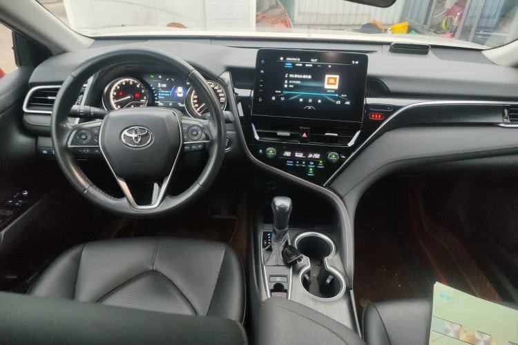 Used Toyota Camry 2021 2.0G Luxury Edition Center Console