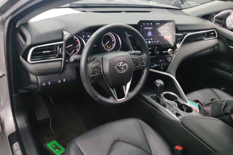Used Toyota Camry 2021 2.0G Luxury Edition Center Console