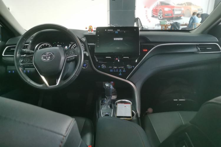 Used Toyota Camry 2021 2.0G Luxury Edition Center Console