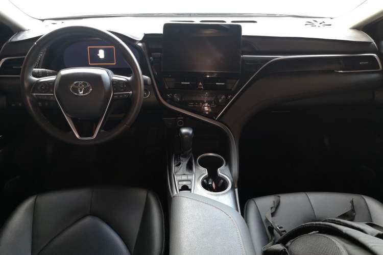 Used Toyota Camry 2021 2.5G Luxury Edition Center Console