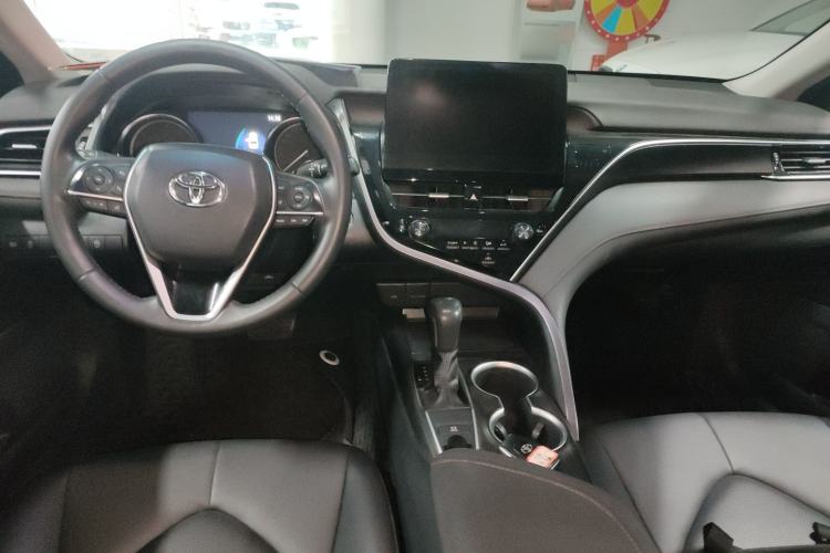 Used Toyota Camry 2021 2.0G Luxury Edition Center Console