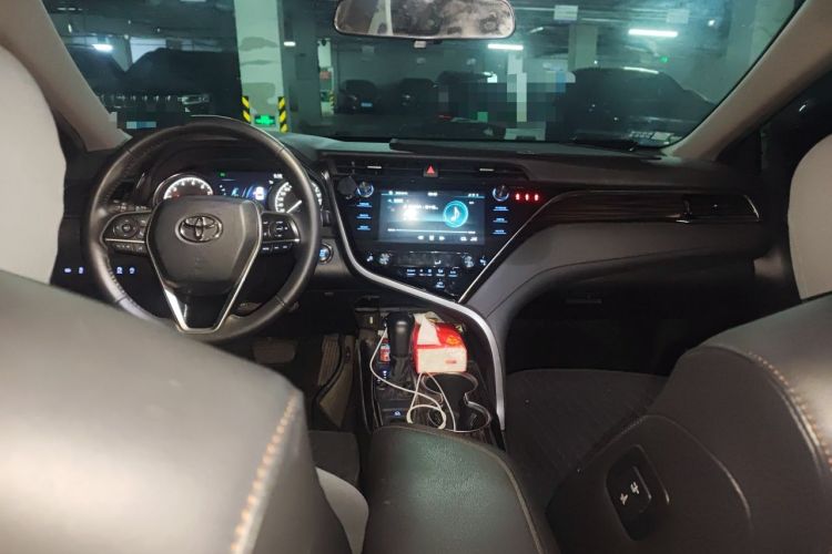 Used Toyota Camry 2021 2.0G Luxury Edition Center Console