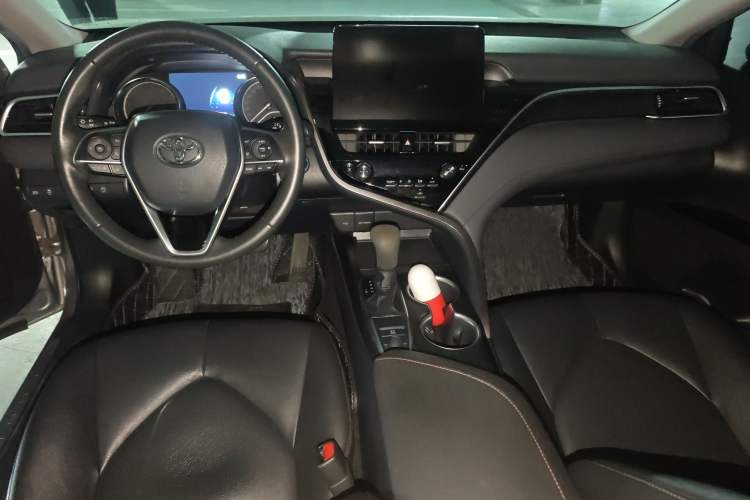 Used Toyota Camry 2021 2.0G Luxury Edition Center Console