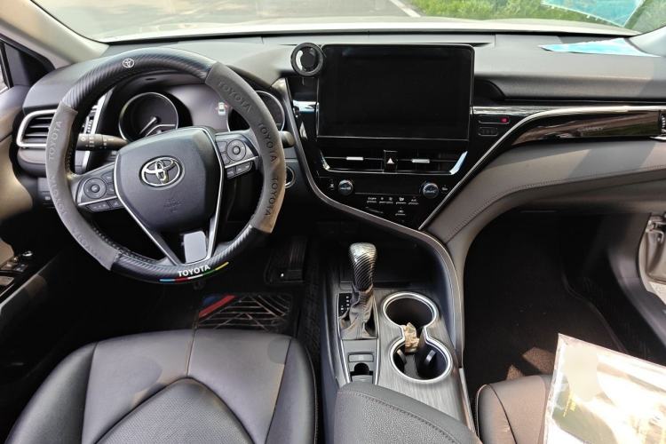 Used Toyota Camry 2021 2.0G Luxury Edition Center Console