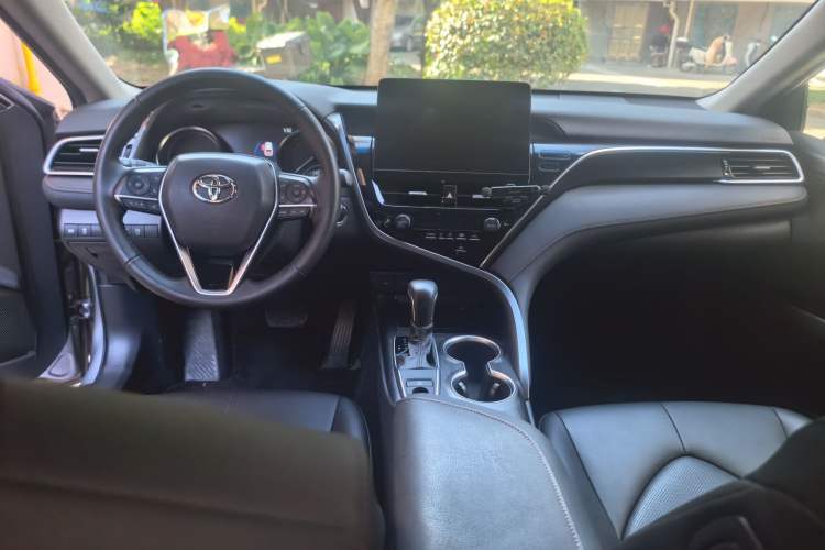 Used Toyota Camry 2021 2.0G Luxury Edition Center Console