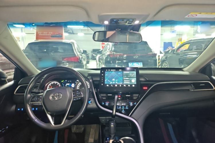 Used Toyota Camry 2021 2.0G Luxury Edition Center Console