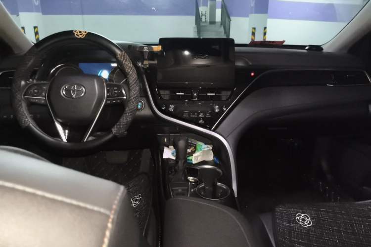 Used Toyota Camry 2021 2.0G Luxury Edition Center Console