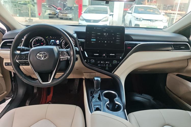 Used Toyota Camry 2021 2.0G Luxury Edition Center Console