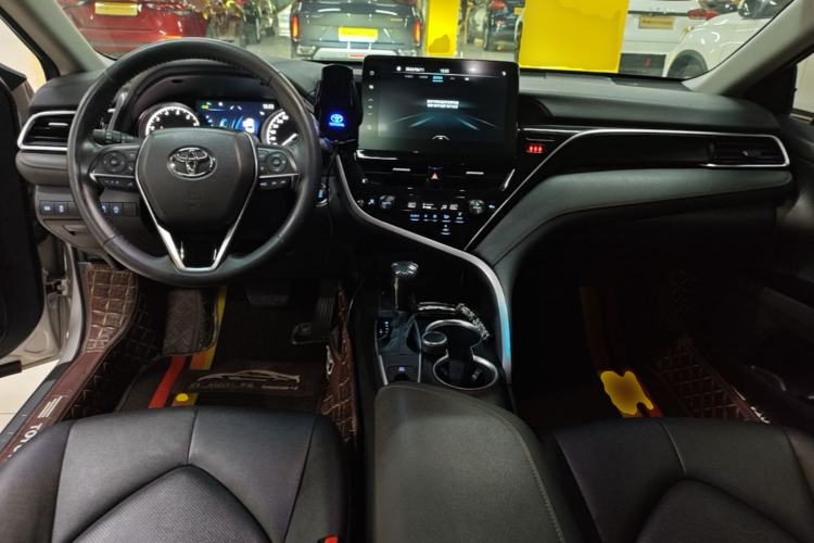 Used Toyota Camry 2021 2.0G Luxury Edition Center Console