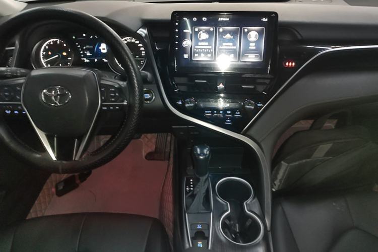 Used Toyota Camry 2021 2.0G Luxury Edition Center Console