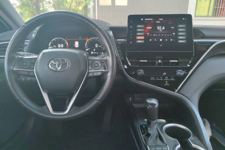 Used Toyota Camry 2021 2.5G Luxury Edition Center Console