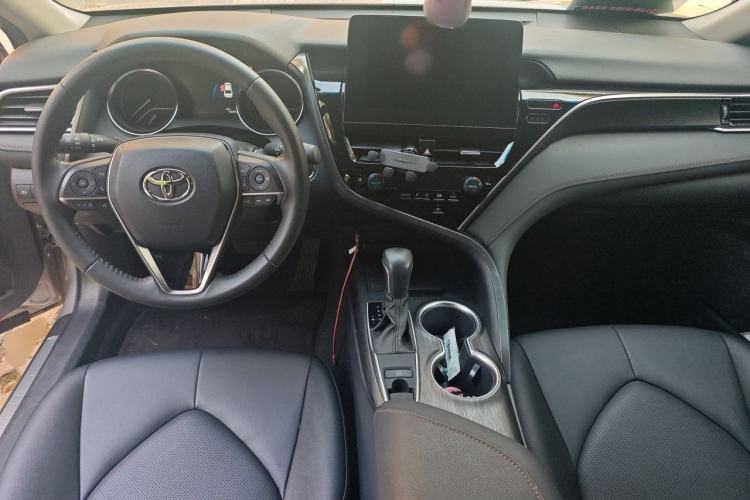 Used Toyota Camry 2021 2.0G Luxury Edition Center Console