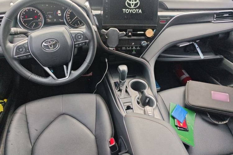 Used Toyota Camry 2021 2.0G Luxury Edition Center Console