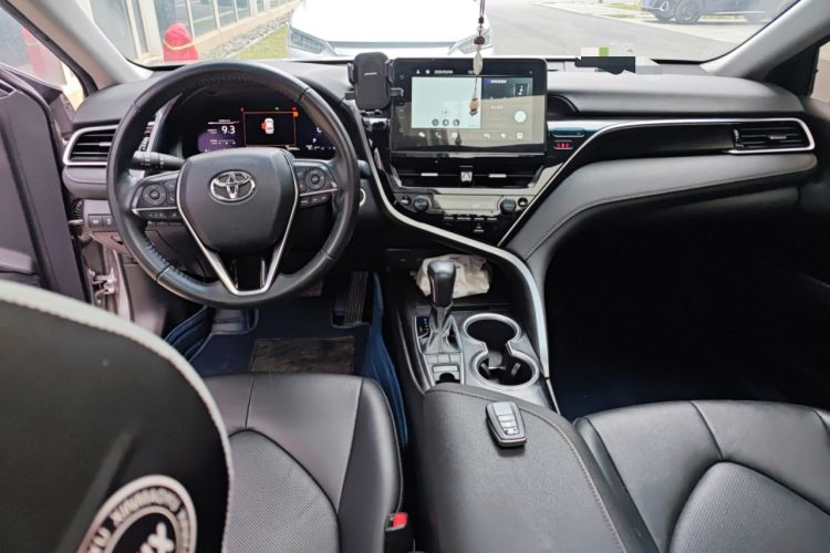 Used Toyota Camry 2021 2.5G Luxury Edition Center Console