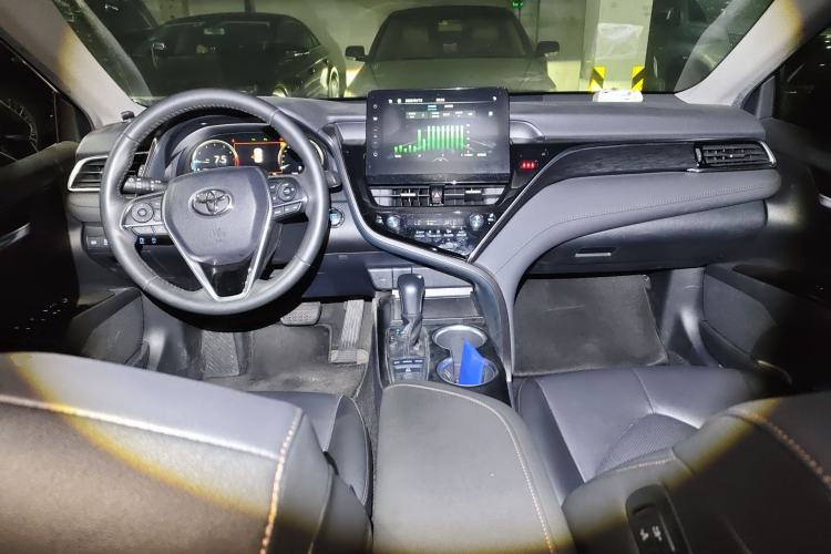Used Toyota Camry 2021 2.5G Luxury Edition Center Console