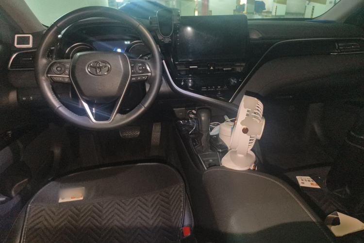 Used Toyota Camry 2021 2.0G Luxury Edition Center Console