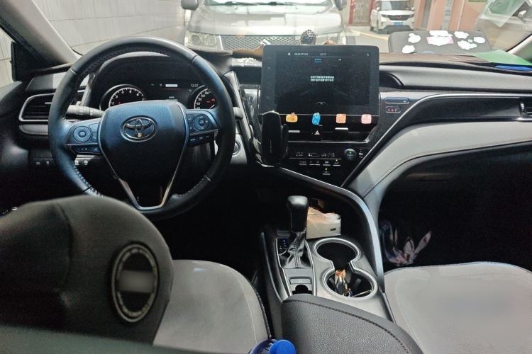 Used Toyota Camry 2021 2.0G Luxury Edition Center Console