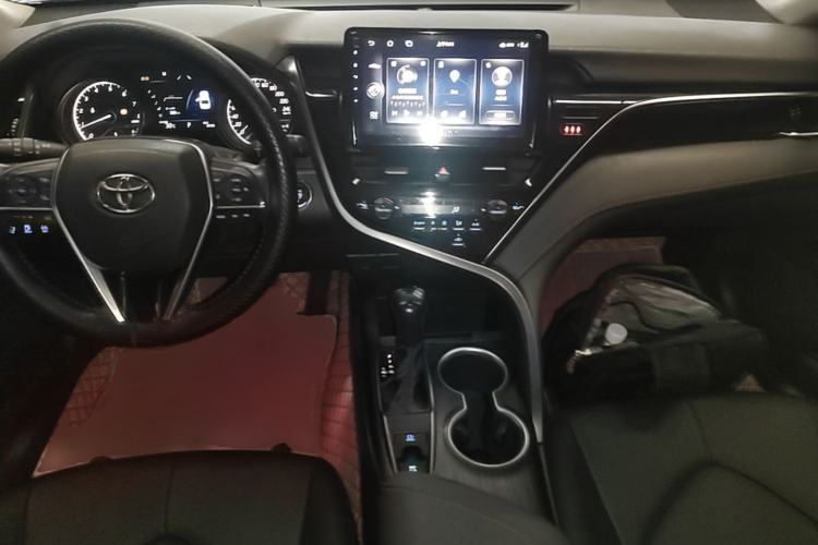 Used Toyota Camry 2021 2.0G Luxury Edition Center Console