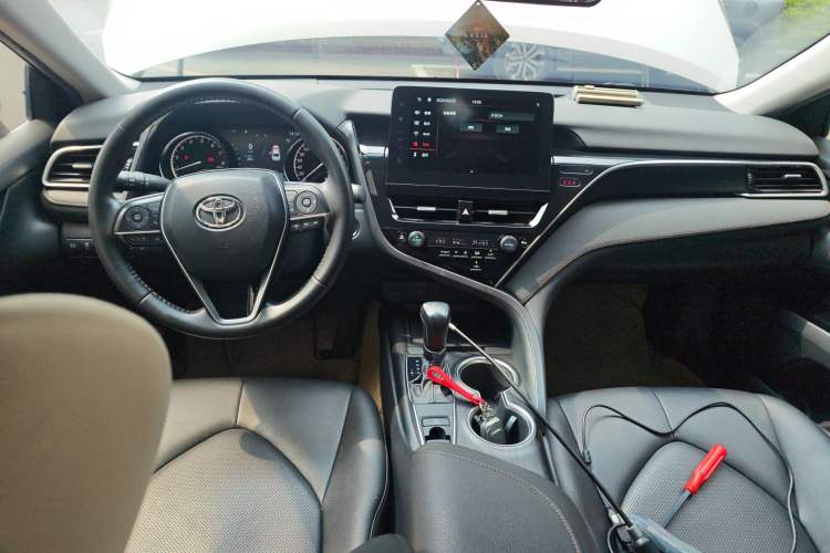 Used Toyota Camry 2021 2.0G Luxury Edition Center Console
