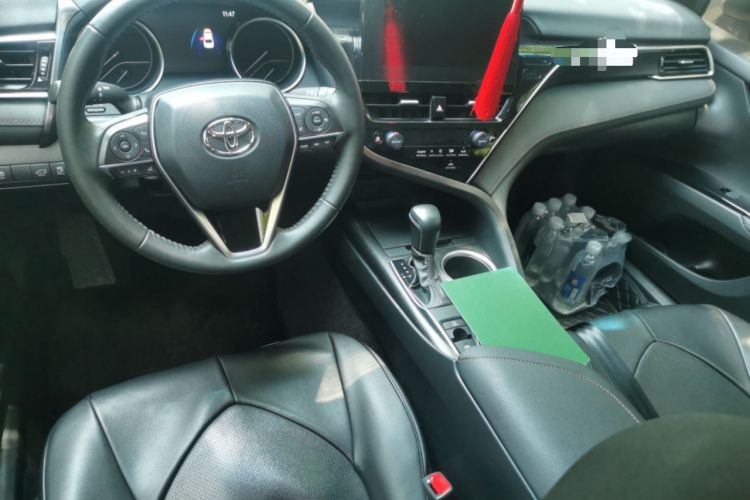 Used Toyota Camry 2021 2.0G Luxury Edition Center Console
