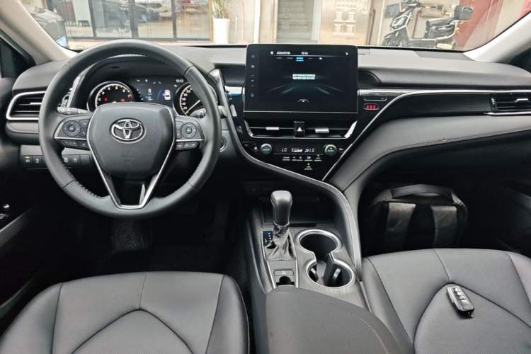Used Toyota Camry 2021 2.0G Luxury Edition Center Console