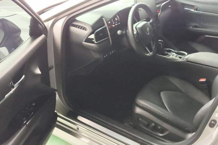 Used Toyota Camry 2021 2.5G Luxury Edition Driver Seat