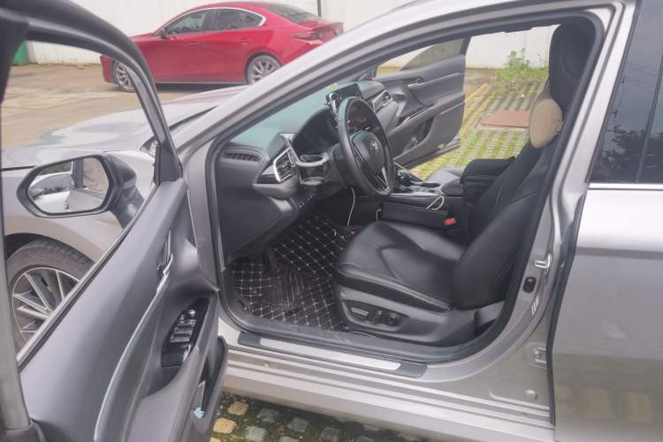 Used Toyota Camry 2021 2.5G Luxury Edition Driver Seat