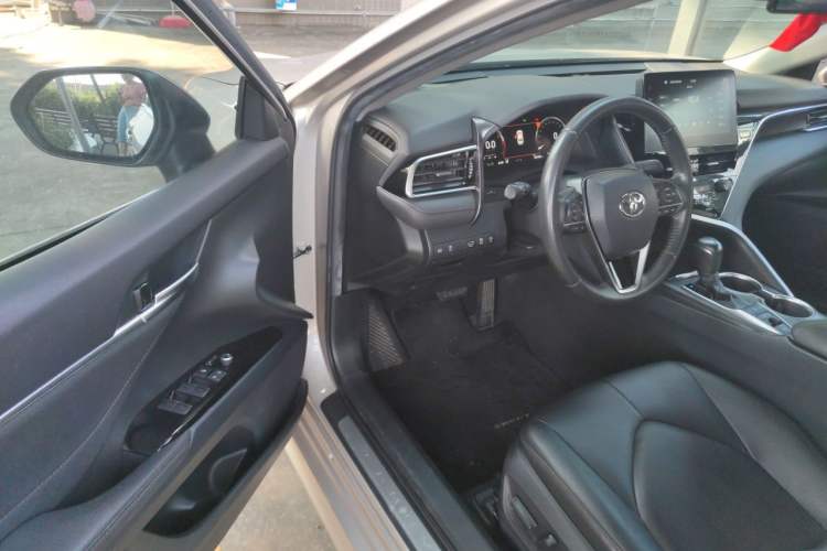 Used Toyota Camry 2021 2.5G Luxury Edition Driver Seat