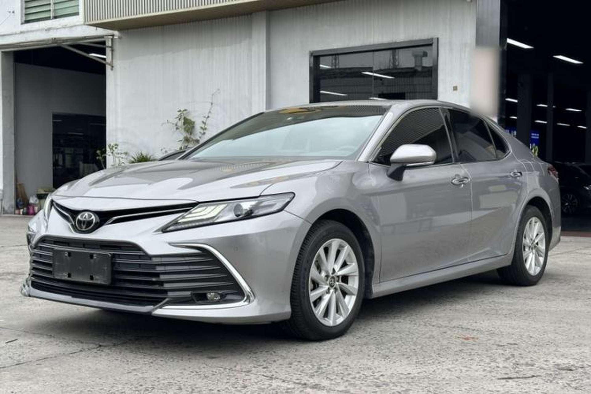 Used Toyota Camry 2021 2.0G Luxury Edition Front Left 45 Deg